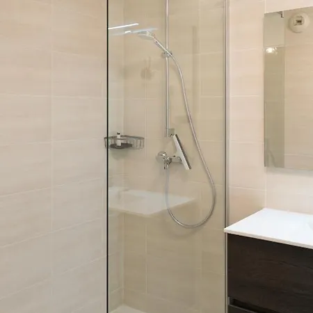 Le Clos Bellevue T3 Parking + Piscine アパート ロデーズ