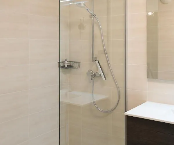 Le Clos Bellevue T3 Parking + Piscine アパート ロデーズ